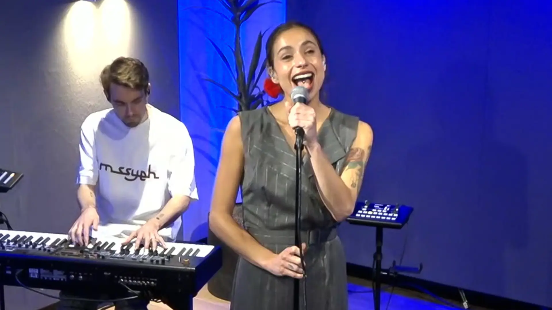 Nona live in de studio met 'Don't Break My Heart'